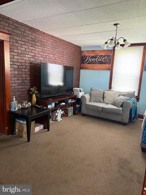 2025 Wells Manor Ave, GWYNN OAK, MD, 21207-4231 | Card Image