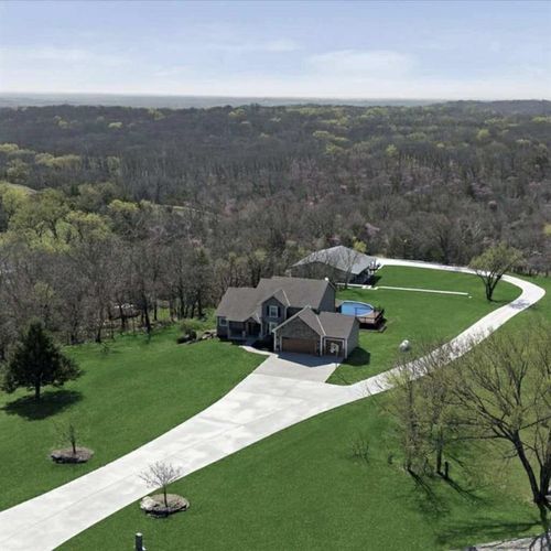 17200 Abby Ln, Tonganoxie, KS, 66086-4502 | Card Image