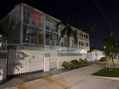 8-450 Sw 3rd St, Miami, FL, 33130-1514 | Card Image