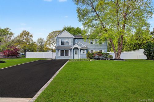 6 Lyons Ln, Coram, NY, 11727-2262 | Card Image