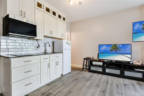apt-522-6345 Collins Ave, Miami Beach, FL, 33141-4616 | Card Image