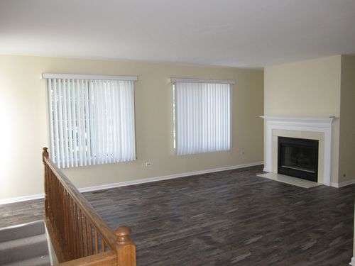 4-2232 Colorado Ave, Elgin, IL, 60123-2525 | Card Image