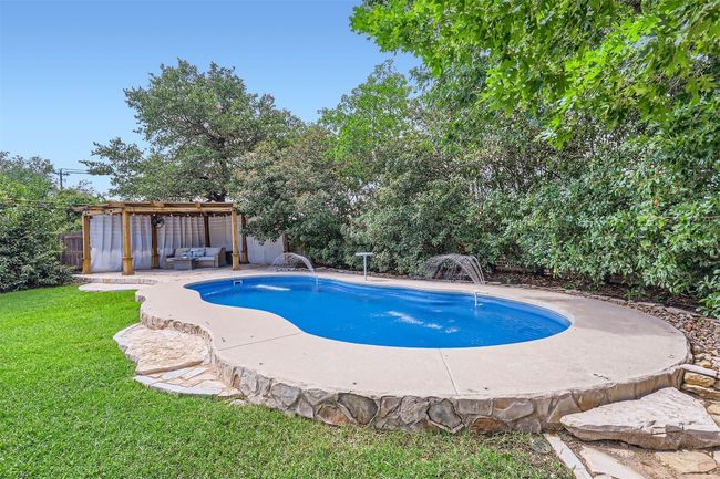 Sparkling pool—perfect for Texas summers. | Image 30