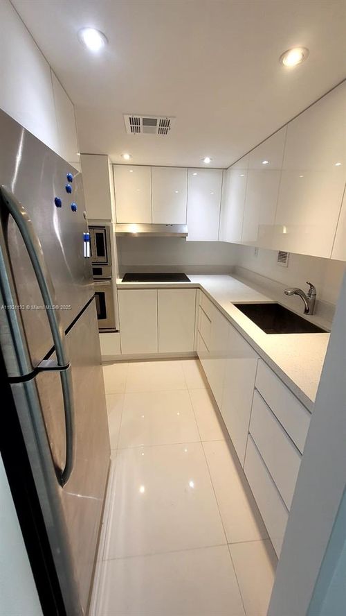 ph18-1200 West Ave, Miami Beach, FL, 33139-4377 | Card Image