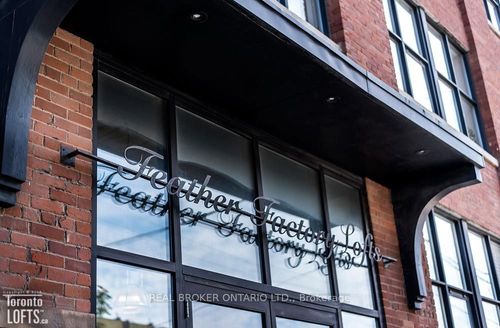 ph3-2154 Dundas St W, Toronto, ON, M6R1X3 | Card Image