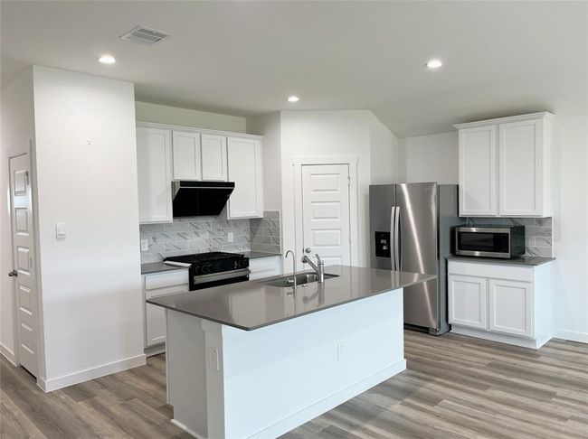 Kitchen with a center island | Image 6