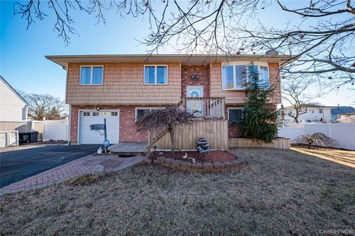 928 Peconic Ave, West Babylon, NY, 11704-5626 | Card Image