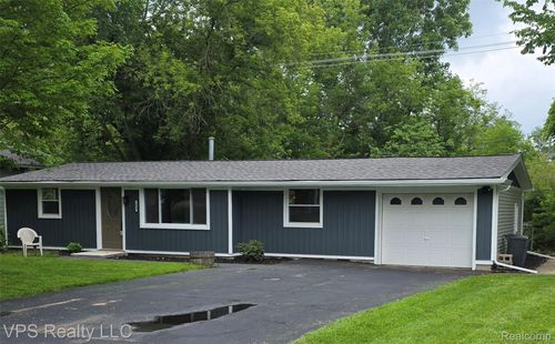 1853 Payson Rd, Walled Lake, MI, 48390-3134 | Card Image