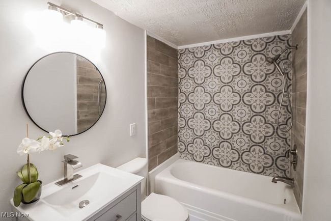 Full Bathroom | Image 22