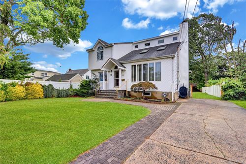 2689 Cedar Ct, Oceanside, NY, 11572-1901 | Card Image