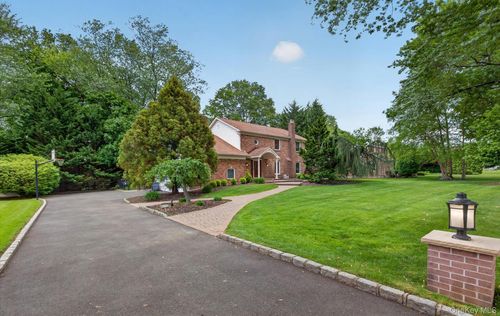 12 Wildwood Drive, Huntington, NY, 11746 | Card Image