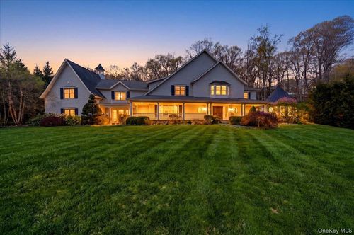 7 Ridgeview Cir, North Castle, NY, 10504-1243 | Card Image