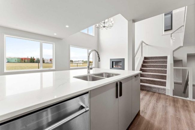 56 Coulee Crescent Sw, Home with 4 bedrooms, 3 bathrooms and 4 parking in Calgary AB | Image 13