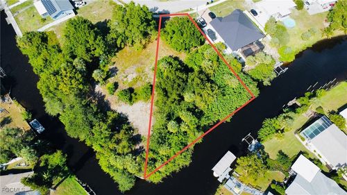 935 Iris Dr, NORTH FORT MYERS, FL, 33903-5220 | Card Image