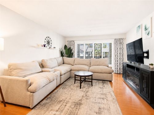 g10-3500 S Greenville St, Santa Ana, CA, 92704-3551 | Card Image