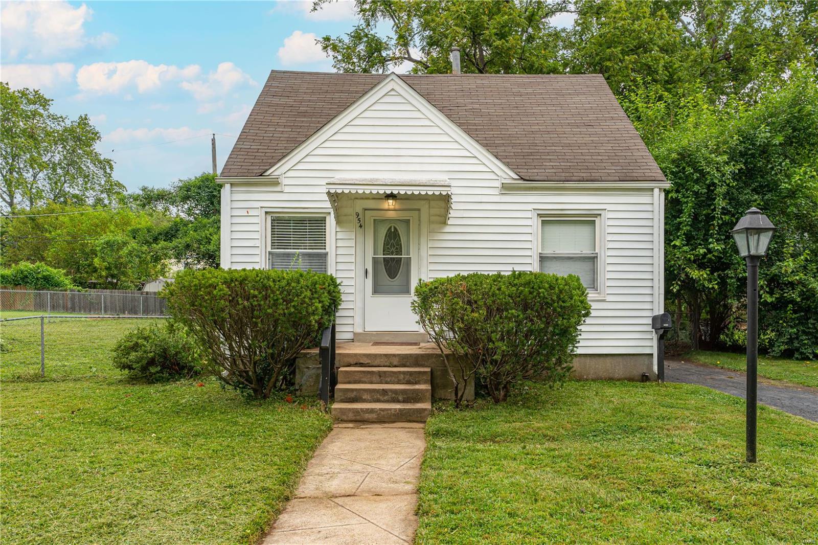 Sanders Dr, Saint Louis, MO 63126