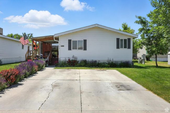 Manufactured / mobile home featuring a front lawn | Image 28