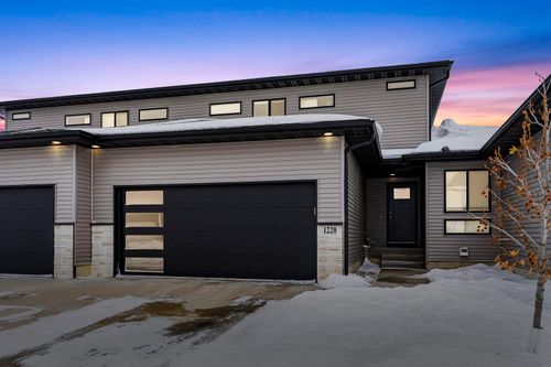 1220 Loren Dr, Cedar Falls, IA, 50613-8196 | Card Image