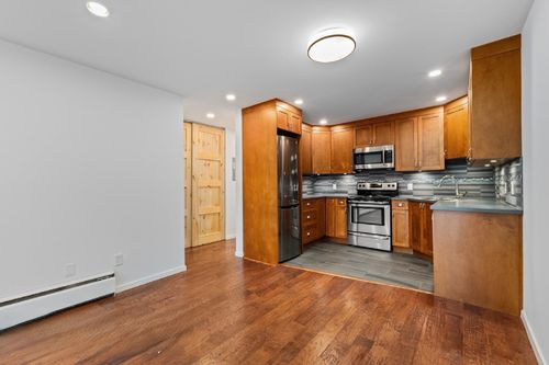 303-2033 West 7th Ave, Vancouver, BC, V6J1T3 | Card Image