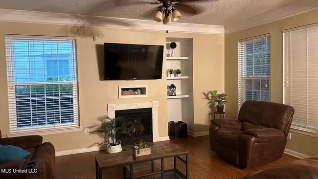 living room | Image 5