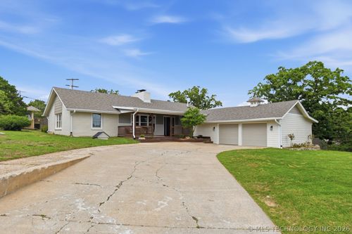 701 Oak Ridge Dr, Sand Springs, OK, 74063-7012 | Card Image