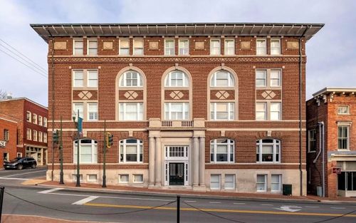41 N Augusta St, Staunton, VA, 24401-4295 | Card Image
