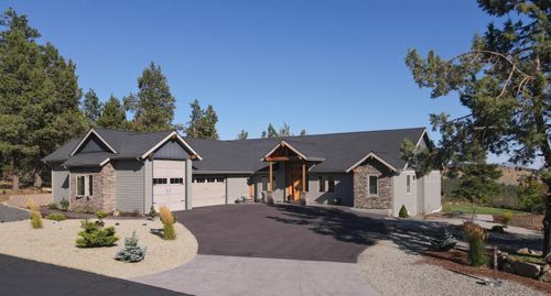 973 Bailey Mountain Rd, Klamath Falls, OR, 97601-8755 | Card Image