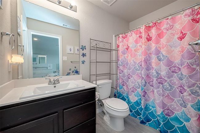 Upstairs en suite Bathroom | Image 34