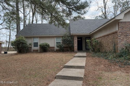 a-111 Fairfax Cir, Brandon, MS, 39047-6741 | Card Image