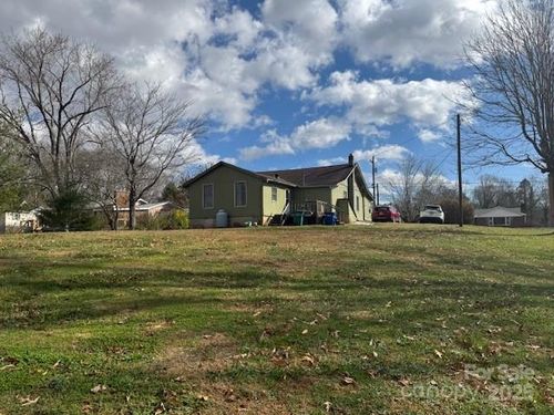 25 Highland St, Weaverville, NC, 28787-9415 | Card Image