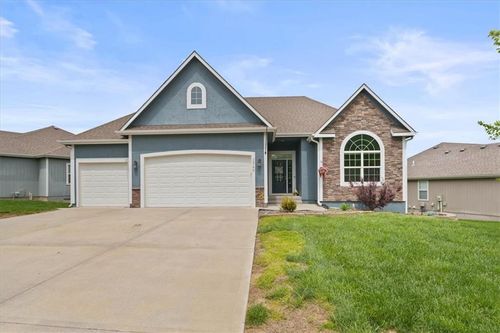 16746 Ruby Way, Basehor, KS, 66007-7113 | Card Image