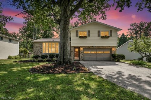 24397 Noreen Dr, North Olmsted, OH, 44070-1049 | Card Image
