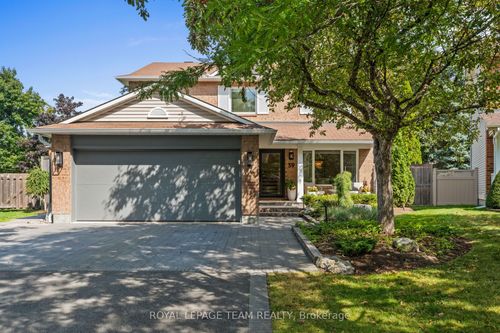 39 Wheatland Ave, Kanata, ON, K2M2L2 | Card Image