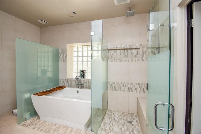 Soaker tub and luxury shower offer the perfect place to start and end your day! | Image 29