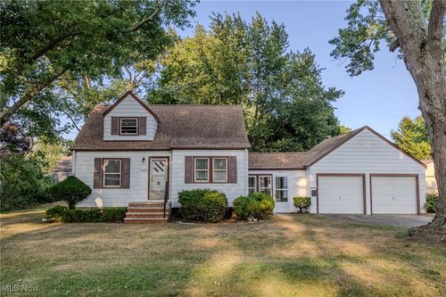 997 Mohegan Trl, Willoughby, OH, 44094-7303 | Card Image