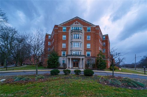 101-13800 Fairhill Rd, Shaker Heights, OH, 44120-1280 | Card Image