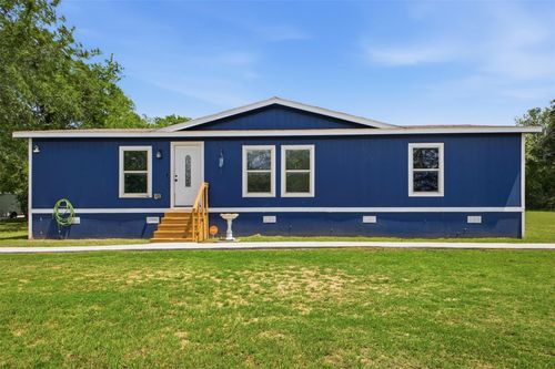704 Riley St, Rockdale, TX, 76567-3348 | Card Image