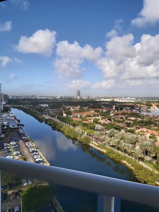 APT-1932 - 20505 E Country Club Dr, Condo with 2 bedrooms, 2 bathrooms and null parking in Aventura FL | Image 12
