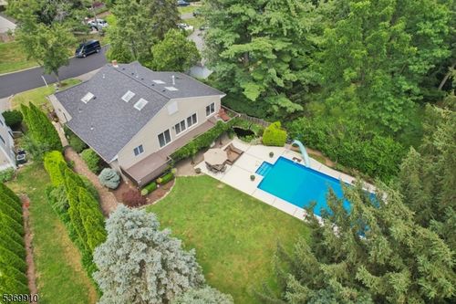 19 Winding Way, Cedar Grove, NJ, 07009-1426 | Card Image