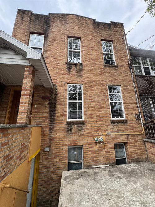 590 Elton St, Brooklyn, NY, 11208-3518 | Card Image