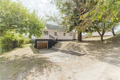 104 Plum St, Weirton, WV, 26062-3625 | Card Image