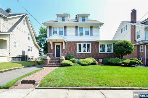 76 Poplar St, Ridgefield Park, NJ, 07660-1557 | Card Image