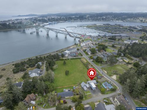 220 Sw 29th St, Newport, OR, 97365-4892 | Card Image