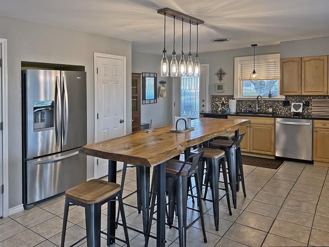 702 E Schubert St, House other with 3 bedrooms, 3 bathrooms and 2 parking in Fredericksburg TX | Image 11