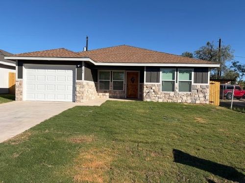 102 W Avenue S, San Angelo, TX, 76903-8817 | Card Image