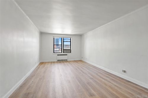 apt-d12-66 Wetherole St, Rego Park, NY, 11374-4649 | Card Image