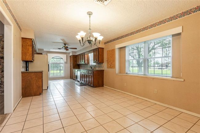 Large breakfast area in the kitchen with tons of natural light | Image 9