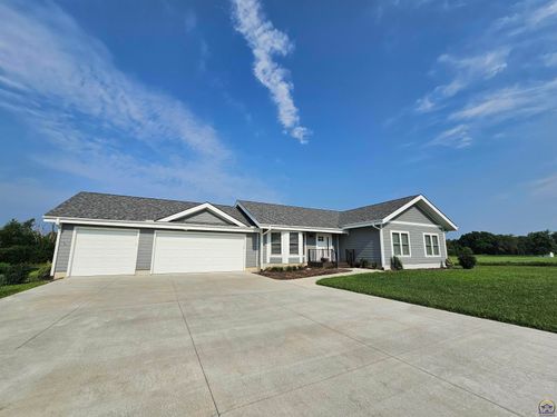 611 S 3rd St, Sabetha, KS, 66534-2405 | Card Image