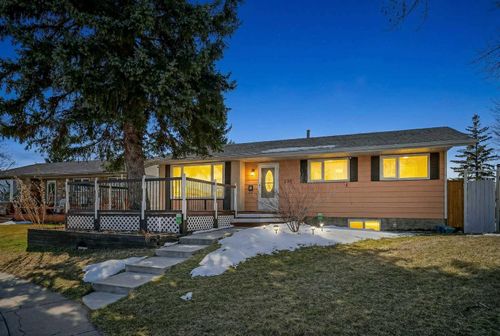 255 Penmeadows Close Se, Calgary, AB, T2A3S1 | Card Image