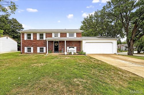 1200 Queens Trail Ln, Fenton, MO, 63026-4218 | Card Image